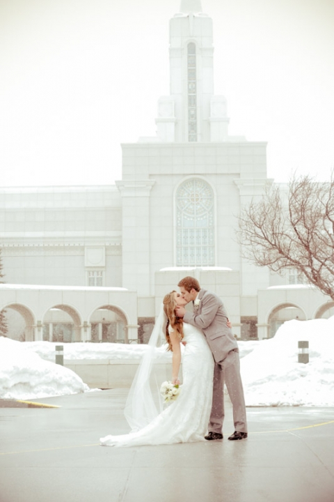 Wedding-Photographer-Bountiful-Temple-winter-wedding018-Blog(pp_w480_h720)