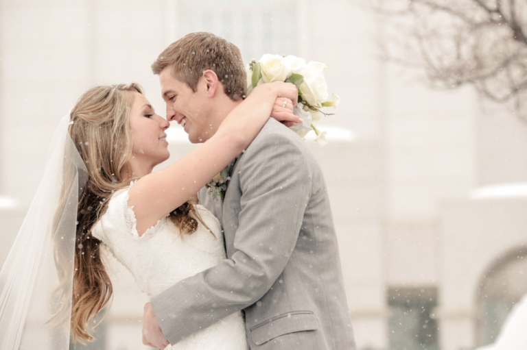 Wedding-Photographer-Bountiful-Temple-winter-wedding019-Blog(pp_w768_h511)