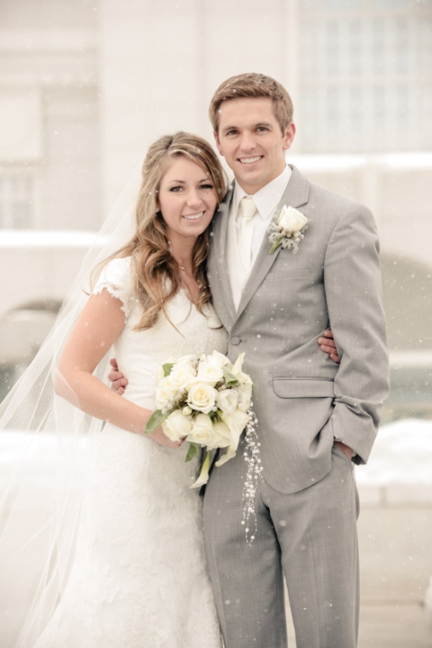 Wedding-Photographer-Bountiful-Temple-winter-wedding020-Blog(pp_w480_h720)