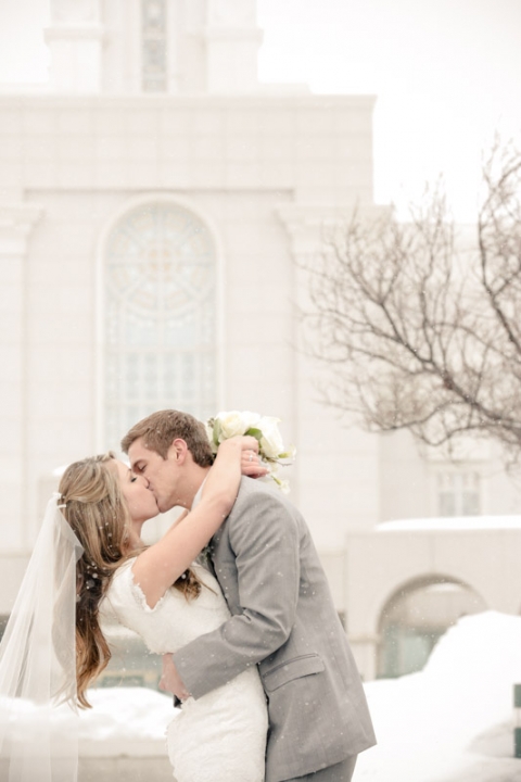 Wedding-Photographer-Bountiful-Temple-winter-wedding021-Blog(pp_w480_h720)