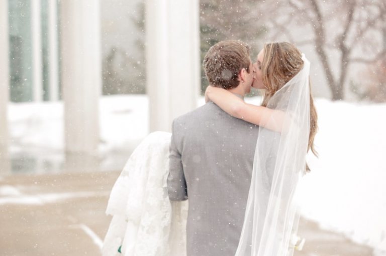 Wedding-Photographer-Bountiful-Temple-winter-wedding022-Blog(pp_w768_h511)