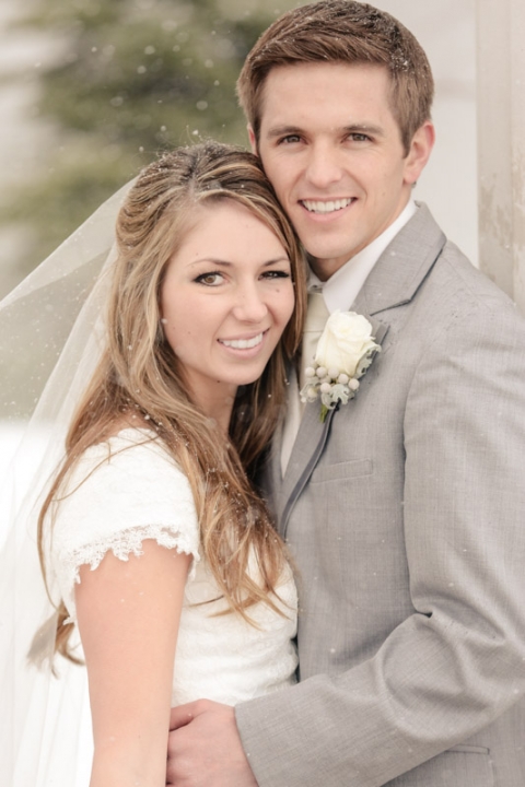 Wedding-Photographer-Bountiful-Temple-winter-wedding023-Blog(pp_w480_h720)