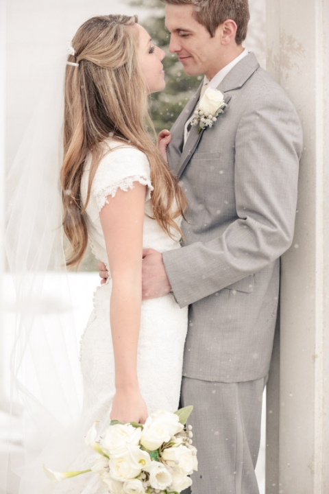 Wedding-Photographer-Bountiful-Temple-winter-wedding024-Blog(pp_w480_h720)