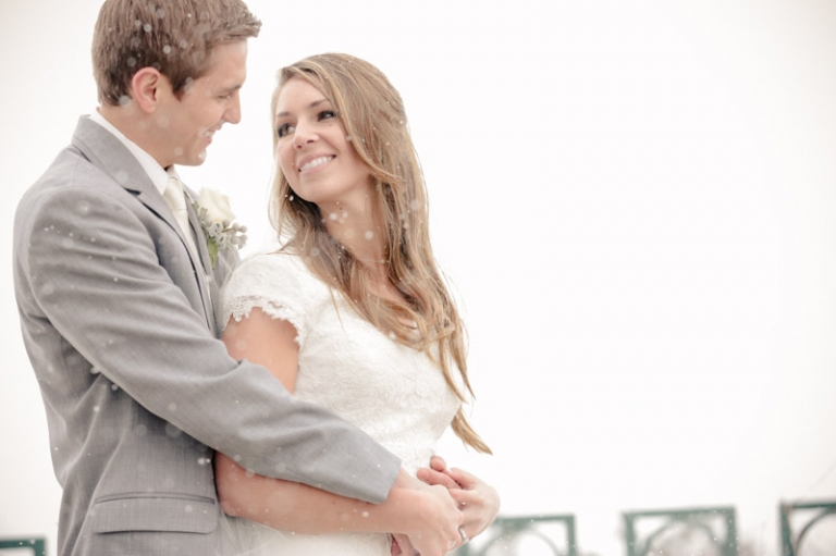 Wedding-Photographer-Bountiful-Temple-winter-wedding027-Blog(pp_w768_h511)