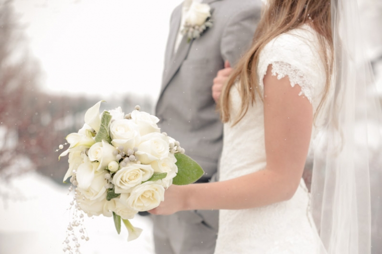 Wedding-Photographer-Bountiful-Temple-winter-wedding029-Blog(pp_w768_h511)
