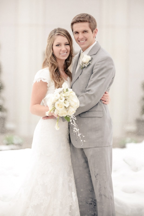 Wedding-Photographer-Bountiful-Temple-winter-wedding030-Blog(pp_w480_h720)