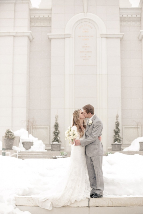 Wedding-Photographer-Bountiful-Temple-winter-wedding031-Blog(pp_w480_h720)
