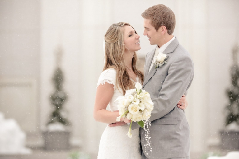Wedding-Photographer-Bountiful-Temple-winter-wedding032-Blog(pp_w768_h511)