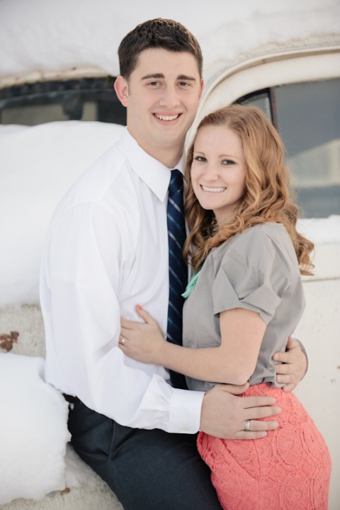 Wedding-Photographer-Winter-engagements001-Blog(pp_w480_h720)