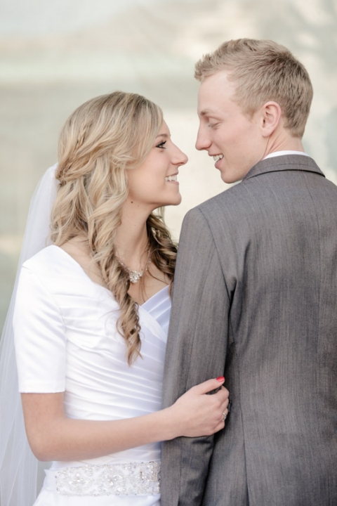 Wedding-Photographer-SLC-temple-wedding017-Blog(pp_w480_h720)