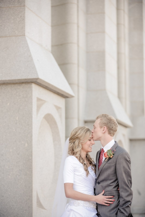 Wedding-Photographer-SLC-temple-wedding019-Blog(pp_w480_h720)