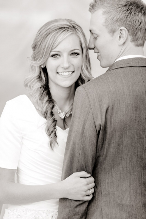 Wedding-Photographer-SLC-temple-wedding020-Blog(pp_w480_h720)