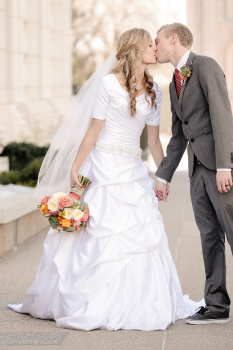 Wedding-Photographer-SLC-temple-wedding031-Blog(pp_w480_h720)