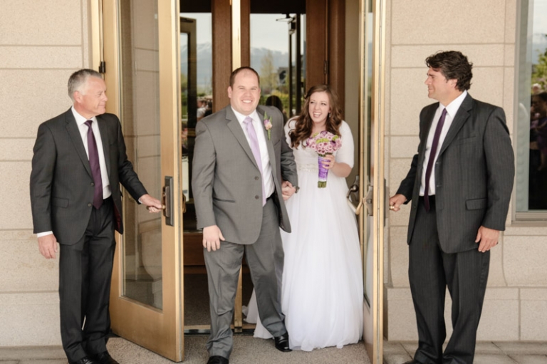 EK-Studios-Wedding-Photographer-Backyard-wedding-reception006-Blog(pp_w768_h511)