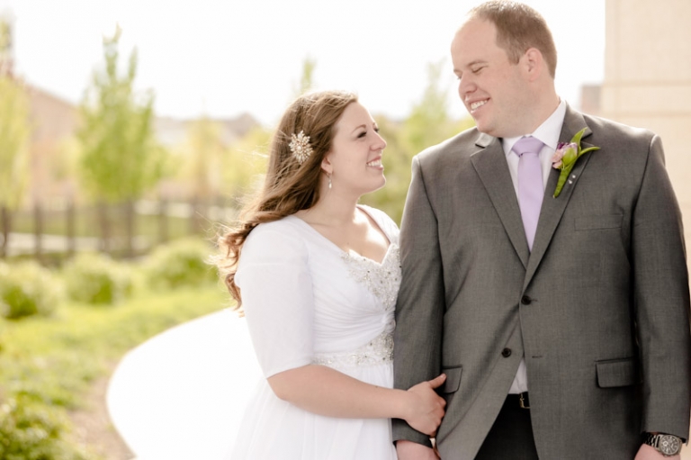 EK-Studios-Wedding-Photographer-Backyard-wedding-reception025-Blog(pp_w768_h511)