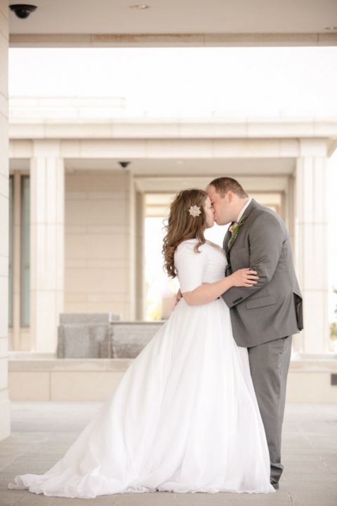 EK-Studios-Wedding-Photographer-Backyard-wedding-reception029-Blog(pp_w480_h720)