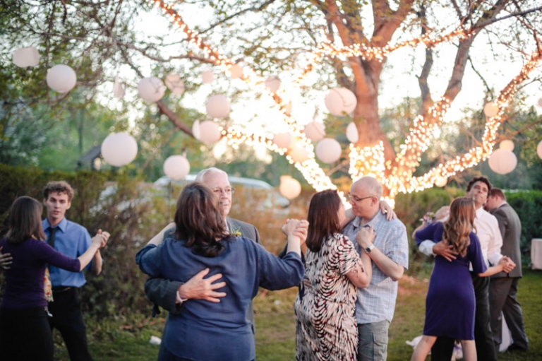 EK-Studios-Wedding-Photographer-Backyard-wedding-reception060-Blog(pp_w768_h511)