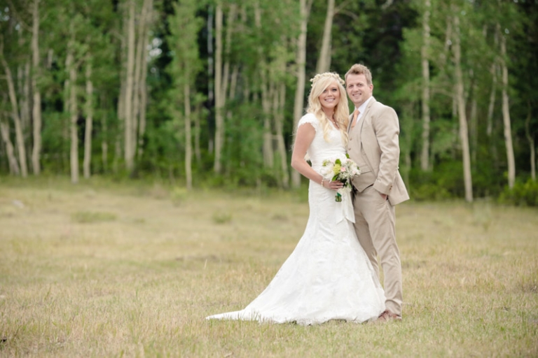 EK-Studios-Wedding-Photographer-Bridals-in-a-canoe-in-the-mountains003-Blog(pp_w768_h512)