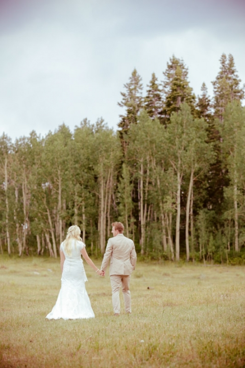 EK-Studios-Wedding-Photographer-Bridals-in-a-canoe-in-the-mountains005-Blog(pp_w480_h720)