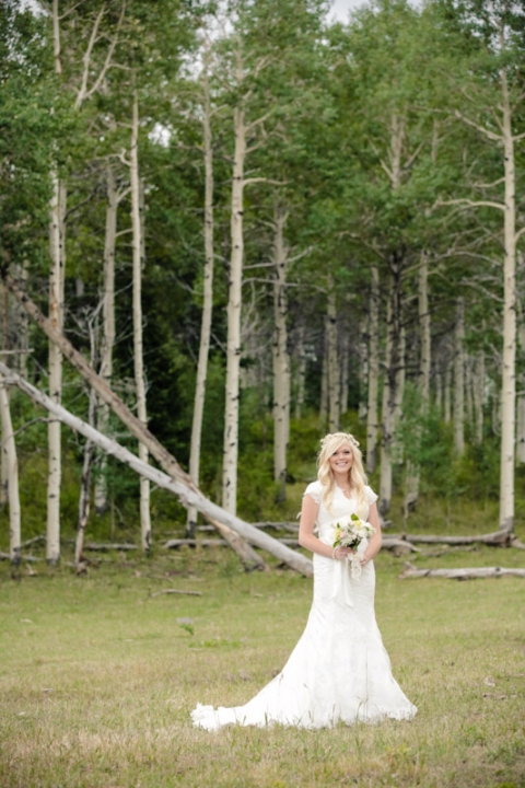 EK-Studios-Wedding-Photographer-Bridals-in-a-canoe-in-the-mountains006-Blog(pp_w480_h720)