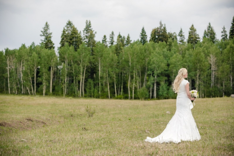 EK-Studios-Wedding-Photographer-Bridals-in-a-canoe-in-the-mountains008-Blog(pp_w768_h511)