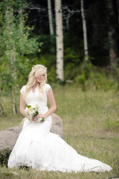 EK-Studios-Wedding-Photographer-Bridals-in-a-canoe-in-the-mountains009-Blog(pp_w480_h720)
