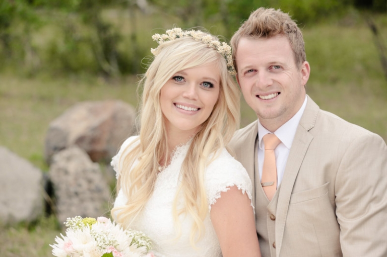 EK-Studios-Wedding-Photographer-Bridals-in-a-canoe-in-the-mountains010-Blog(pp_w768_h511)