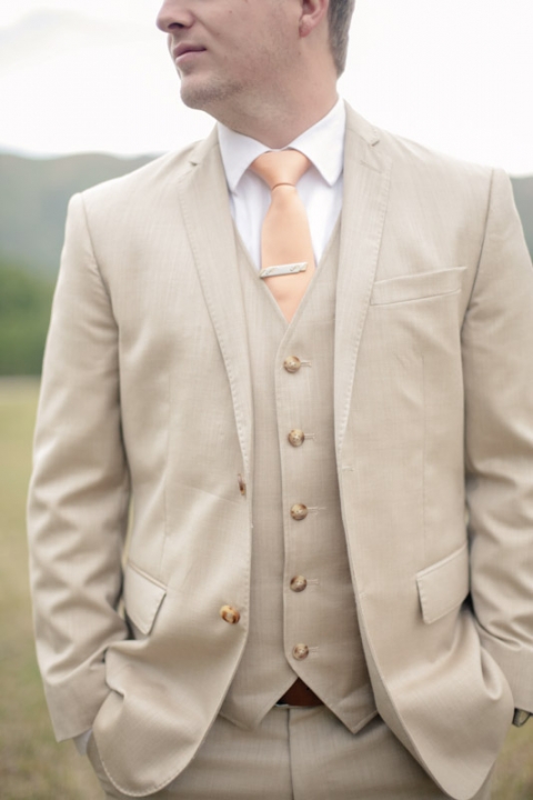 EK-Studios-Wedding-Photographer-Bridals-in-a-canoe-in-the-mountains015-Blog(pp_w480_h720)