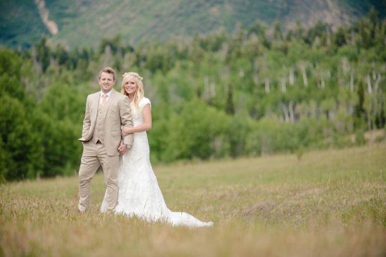 EK-Studios-Wedding-Photographer-Bridals-in-a-canoe-in-the-mountains017-Blog(pp_w768_h511)