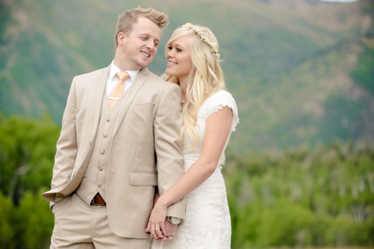EK-Studios-Wedding-Photographer-Bridals-in-a-canoe-in-the-mountains018-Blog(pp_w768_h511)