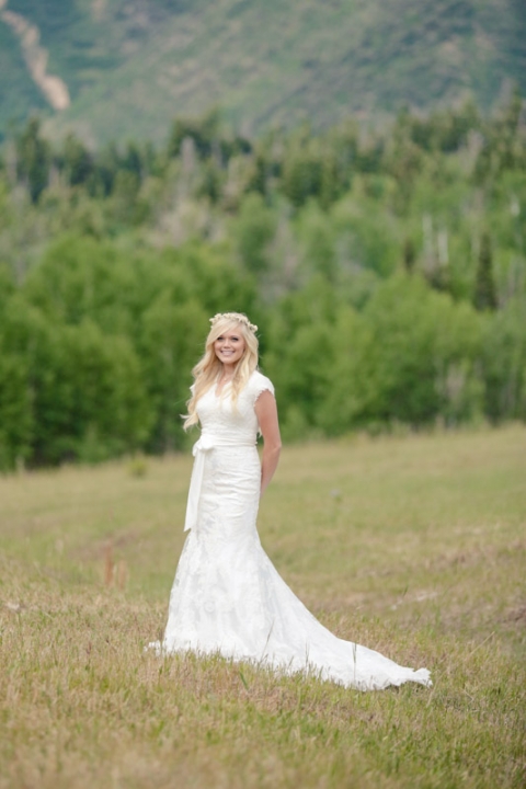 EK-Studios-Wedding-Photographer-Bridals-in-a-canoe-in-the-mountains019-Blog(pp_w480_h720)