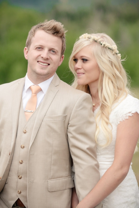 EK-Studios-Wedding-Photographer-Bridals-in-a-canoe-in-the-mountains021-Blog(pp_w480_h720)