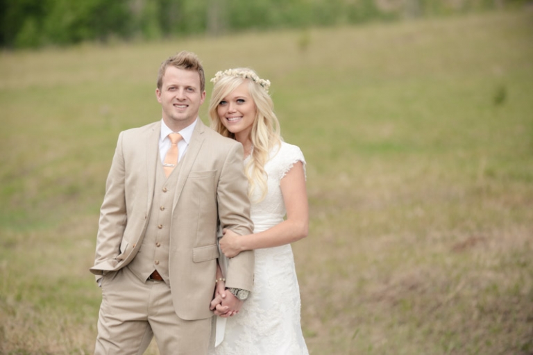 EK-Studios-Wedding-Photographer-Bridals-in-a-canoe-in-the-mountains023-Blog(pp_w768_h511)