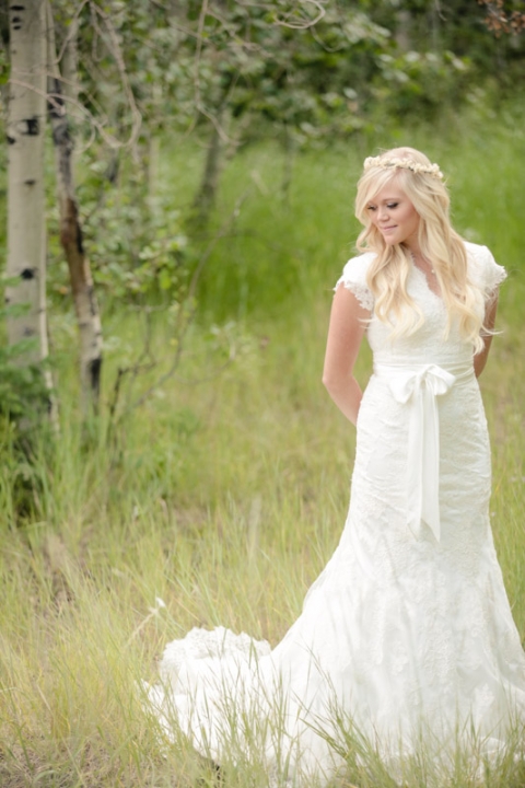 EK-Studios-Wedding-Photographer-Bridals-in-a-canoe-in-the-mountains024-Blog(pp_w480_h720)