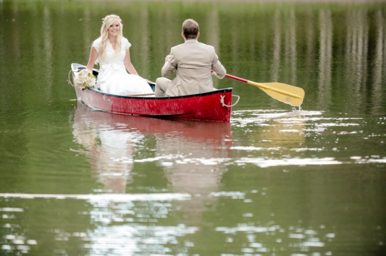 EK-Studios-Wedding-Photographer-Bridals-in-a-canoe-in-the-mountains027-Blog(pp_w768_h511)
