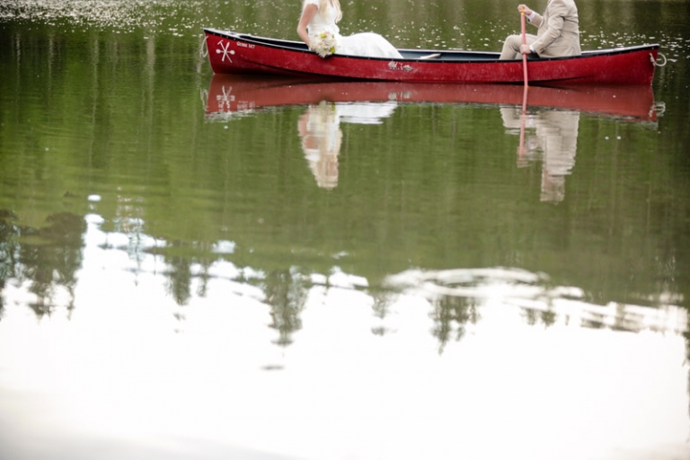EK-Studios-Wedding-Photographer-Bridals-in-a-canoe-in-the-mountains032-Blog(pp_w768_h512)