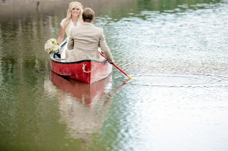 EK-Studios-Wedding-Photographer-Bridals-in-a-canoe-in-the-mountains033-Blog(pp_w768_h511)