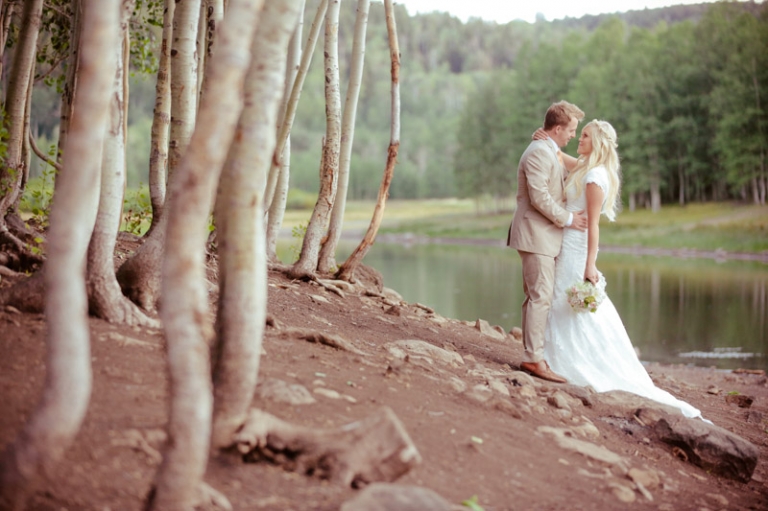 EK-Studios-Wedding-Photographer-Bridals-in-a-canoe-in-the-mountains037-Blog(pp_w768_h511)