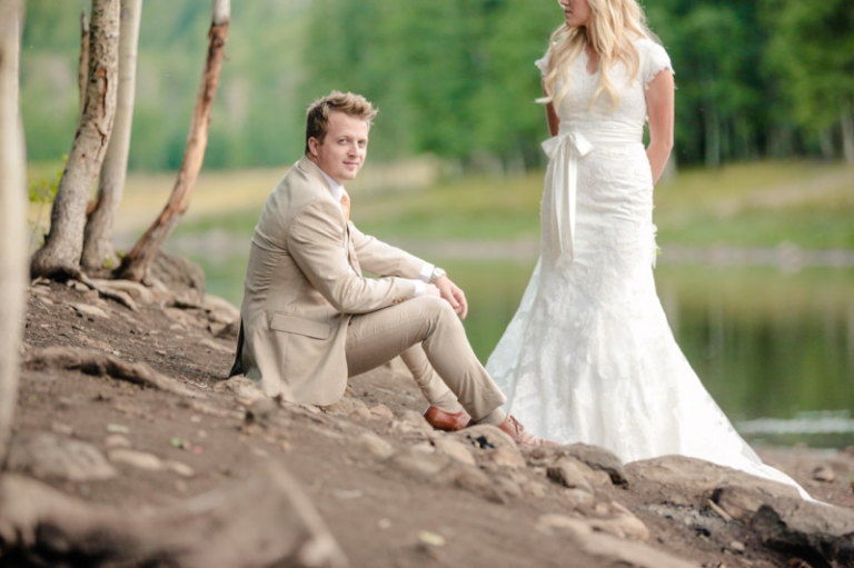 EK-Studios-Wedding-Photographer-Bridals-in-a-canoe-in-the-mountains038-Blog(pp_w768_h511)