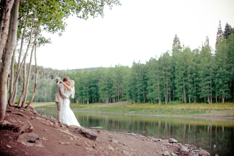 EK-Studios-Wedding-Photographer-Bridals-in-a-canoe-in-the-mountains039-Blog(pp_w768_h511)
