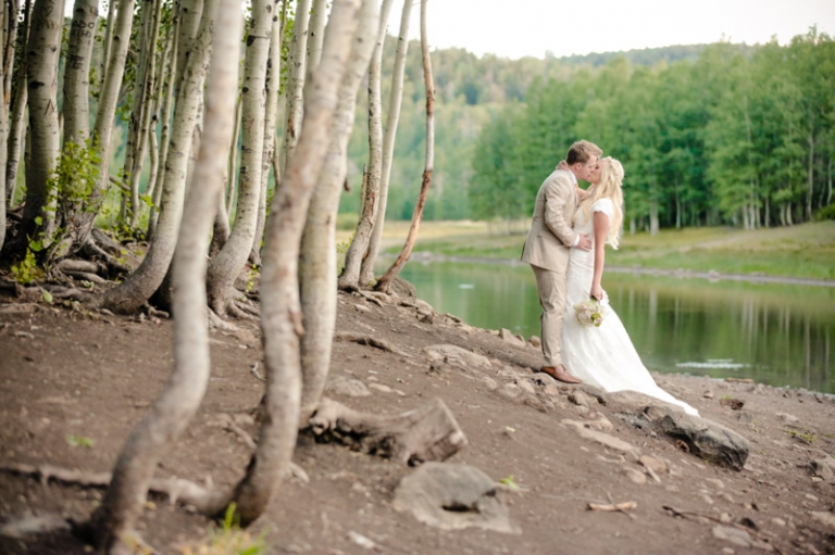 EK-Studios-Wedding-Photographer-Bridals-in-a-canoe-in-the-mountains042-Blog(pp_w768_h511)