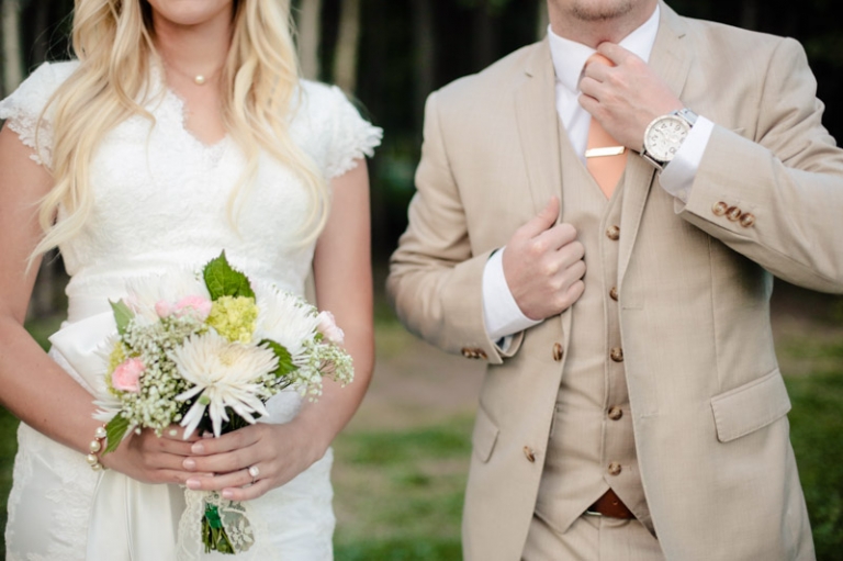 EK-Studios-Wedding-Photographer-Bridals-in-a-canoe-in-the-mountains048-Blog(pp_w768_h511)