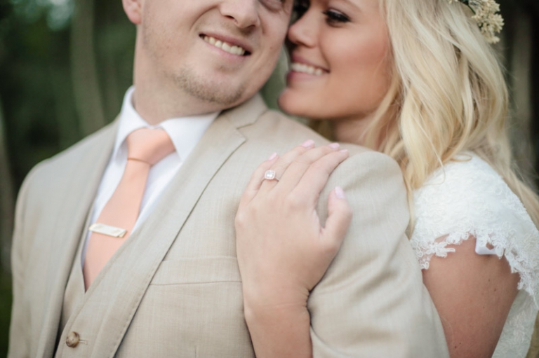 EK-Studios-Wedding-Photographer-Bridals-in-a-canoe-in-the-mountains050-Blog(pp_w768_h511)