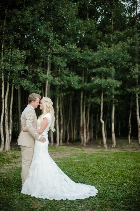 EK-Studios-Wedding-Photographer-Bridals-in-a-canoe-in-the-mountains052-Blog(pp_w480_h720)