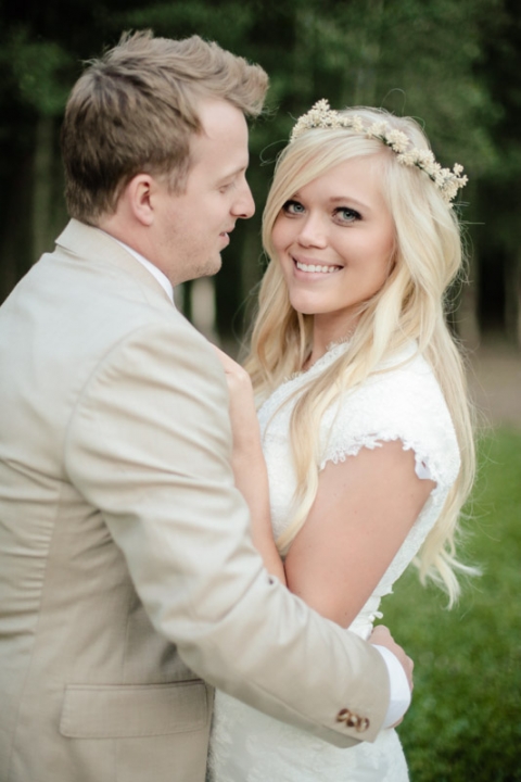 EK-Studios-Wedding-Photographer-Bridals-in-a-canoe-in-the-mountains053-Blog(pp_w480_h720)