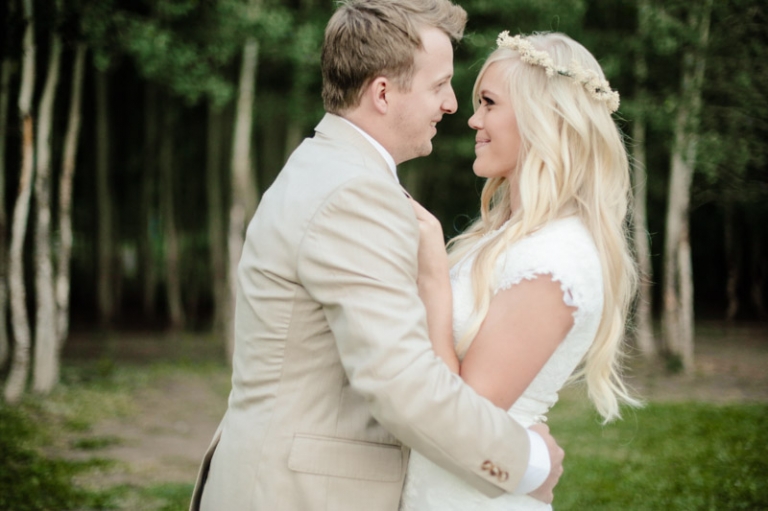 EK-Studios-Wedding-Photographer-Bridals-in-a-canoe-in-the-mountains054-Blog(pp_w768_h511)