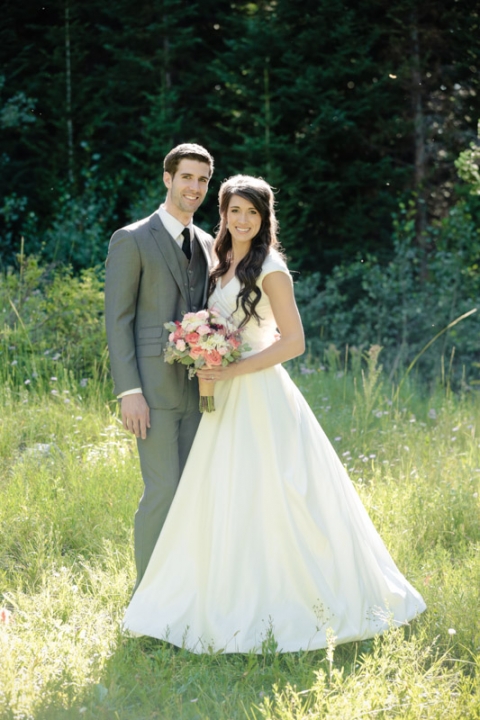 EK-Studios-Wedding-Photographer-Bridals-in-the-mountains-wildflowers002-Blog(pp_w480_h720)