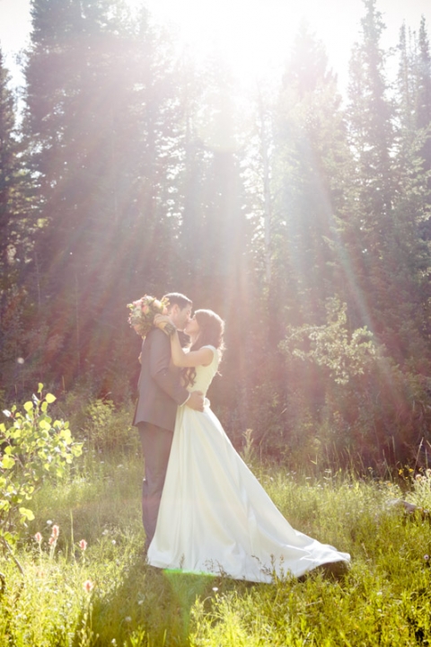 EK-Studios-Wedding-Photographer-Bridals-in-the-mountains-wildflowers003-Blog(pp_w480_h720)