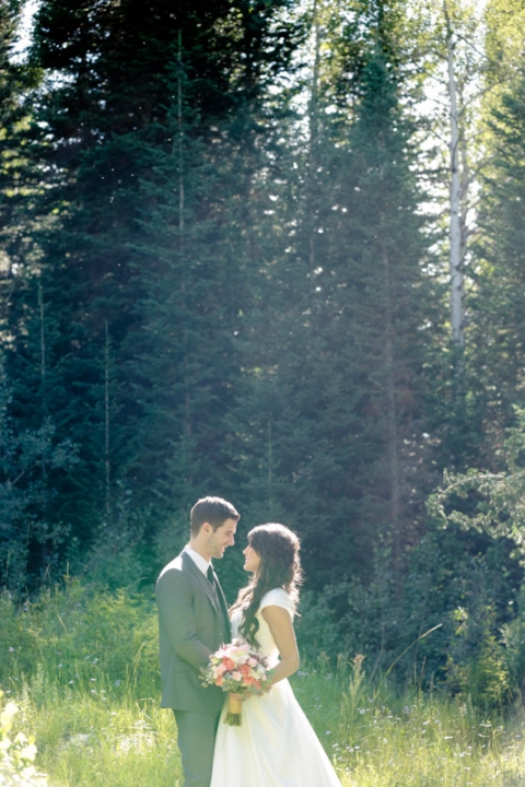 EK-Studios-Wedding-Photographer-Bridals-in-the-mountains-wildflowers005-Blog(pp_w480_h720)