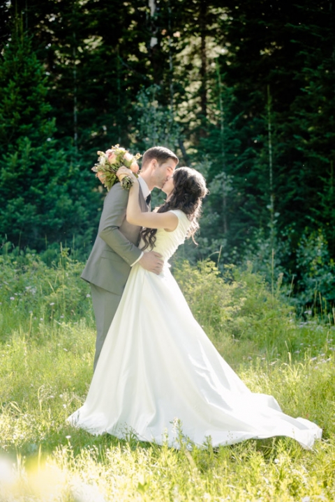 EK-Studios-Wedding-Photographer-Bridals-in-the-mountains-wildflowers008-Blog(pp_w480_h720)